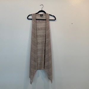 Knit, sleeveless cardigan. Tan. Size large. Bobeau